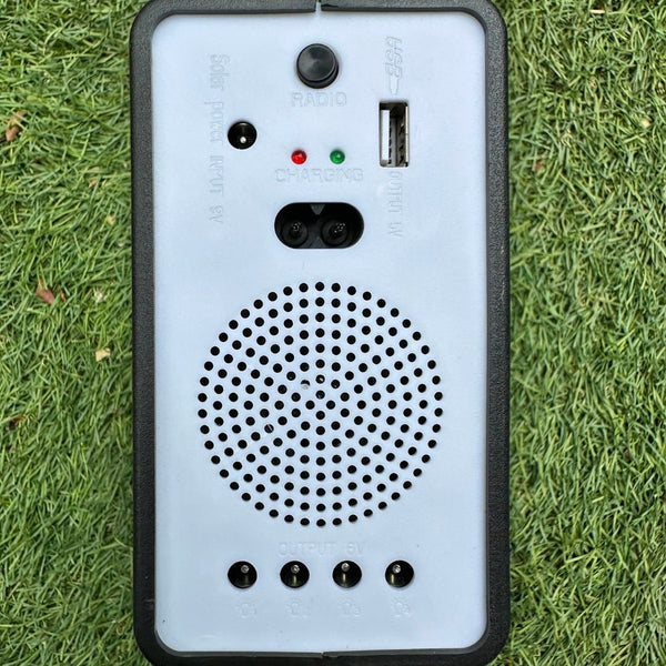 📻SOLAR TECHBOX™: Solución portátil y autónoma para luz y entretenimiento