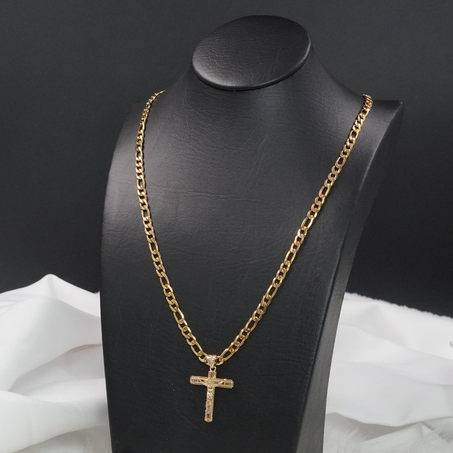 CADENA CARTIER CON CRISTO 🔥LUJO DIVINO™: La combinación perfecta entre fe, elegancia y durabilidad.