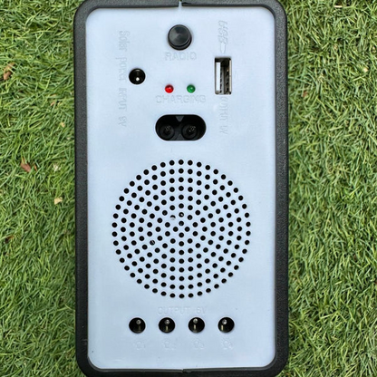 📻SOLAR TECHBOX™: Solución portátil y autónoma para luz y entretenimiento